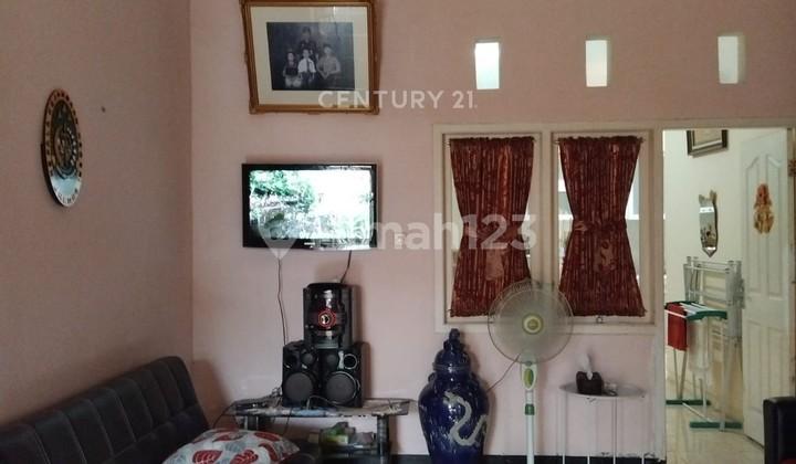 ruang tamu rumah perumahan erfina kencana regency