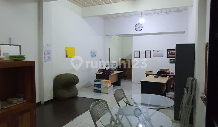 ruang tamu ruko 3 lantai pomad ciluar