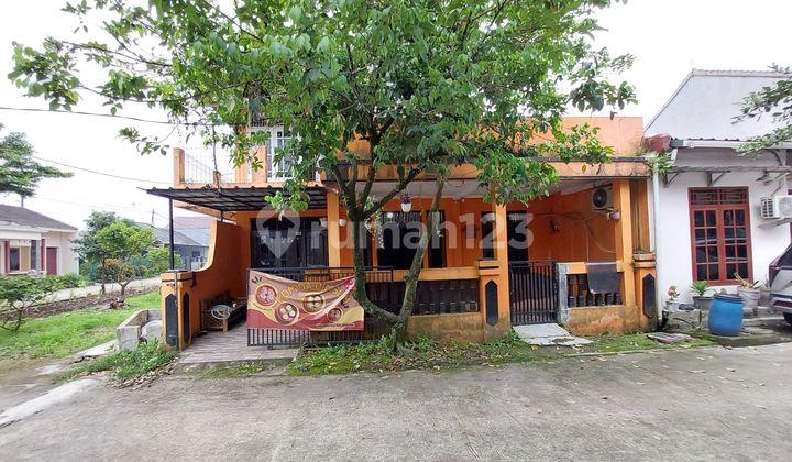 tampak depan rumah hook 2 lantai laladon