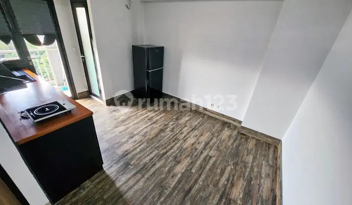 ruang keluarga apartemen bintaro park view furnish