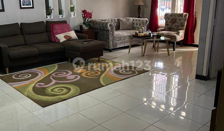 ruang keluarga rumah bagus, siap huni, 2