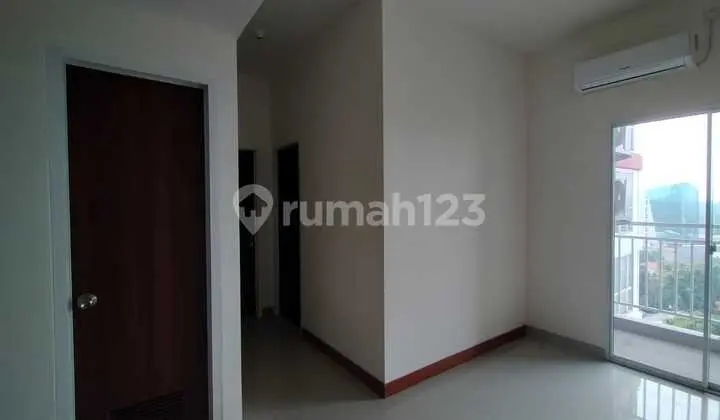 ruang keluarga apartemen grand taman melati margonda