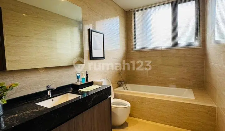 kamar mandi rumah the zora bsd ,