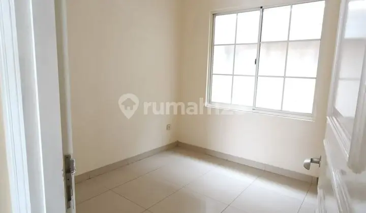 kamar tidur rumah di green lake city,