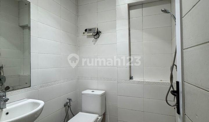 kamar mandi rumah di green lake city