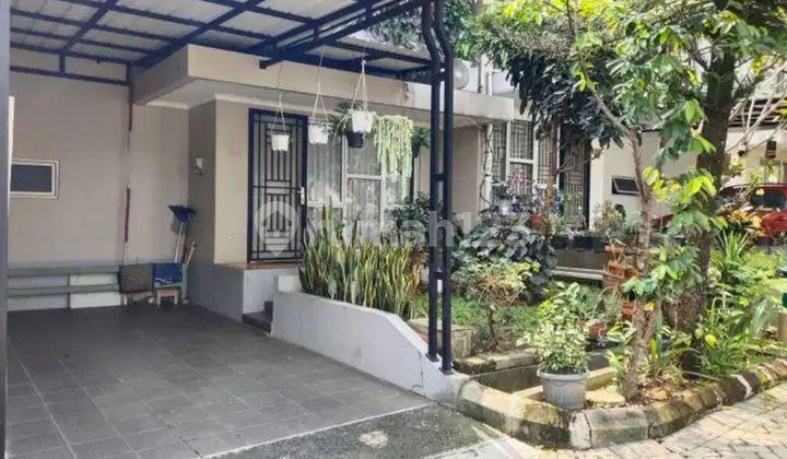 tampak depan rumah 2 lantai bagus shm
