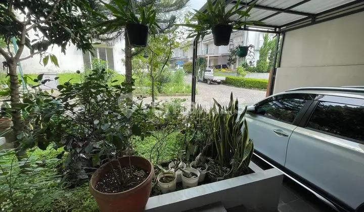 tampak depan rumah 2 lantai bagus shm