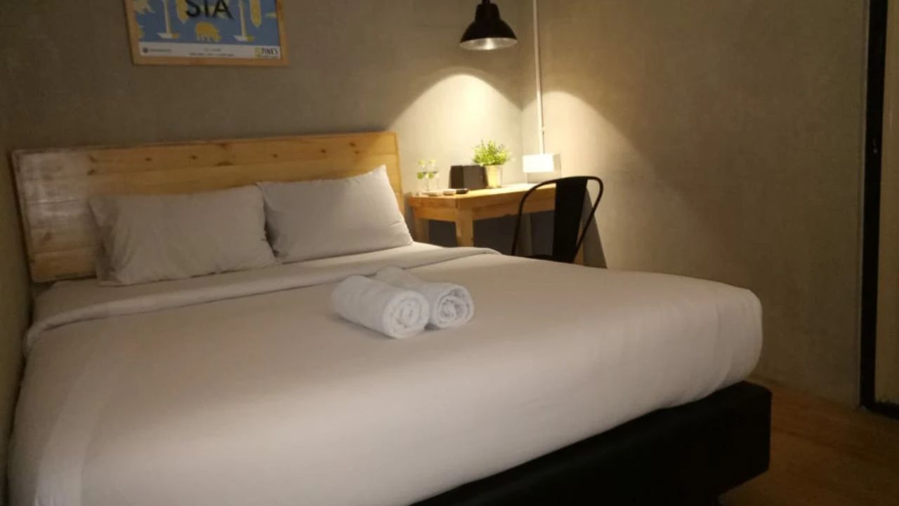 5 Coliving Spaces in Jakarta for Digital Nomads and Remote Workers 6 5. Pink’s Hostel by Kerf