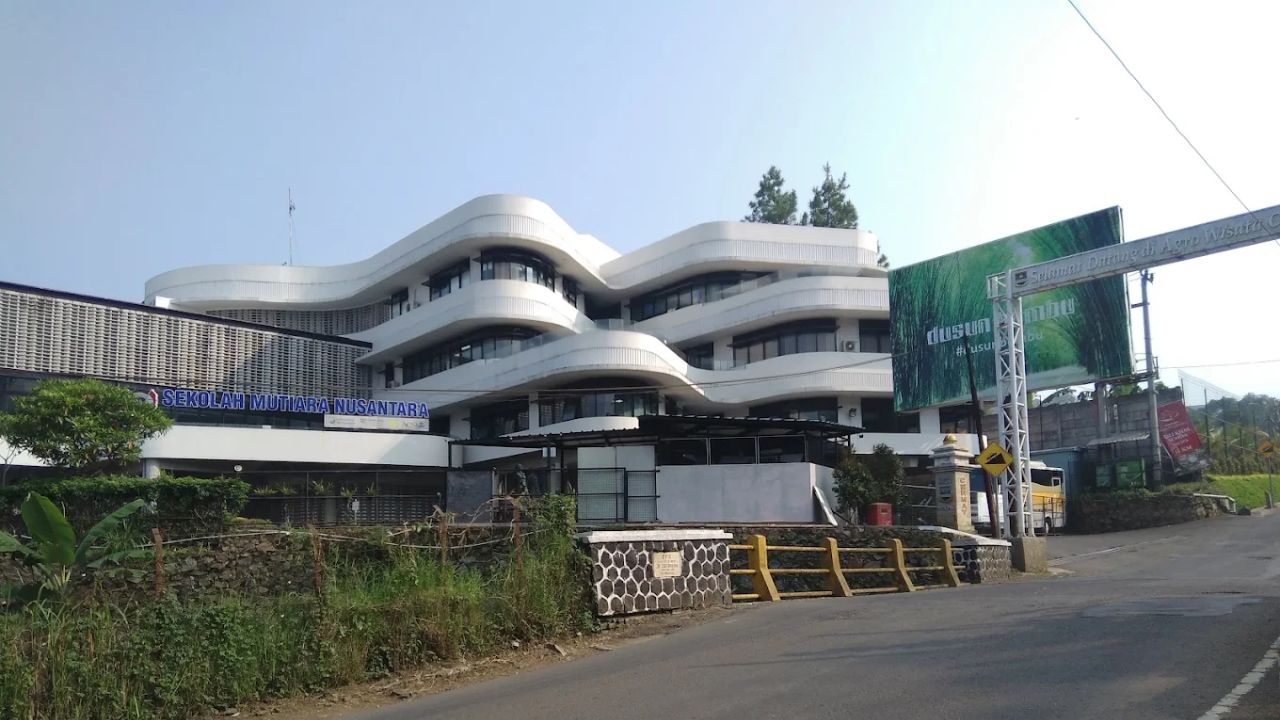 5. Sekolah Mutiara Nusantara