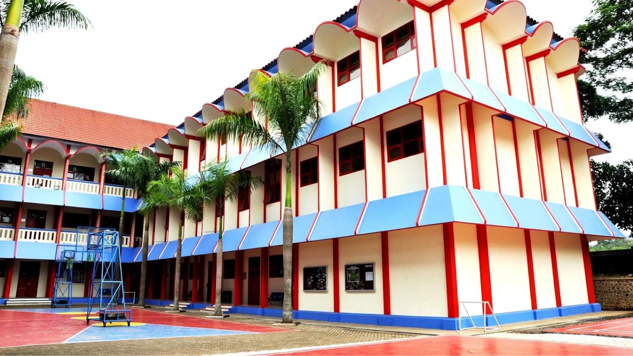 6 Boarding Schools in Indonesia for Expat Children 6 5. Semesta Bilingual Boarding School