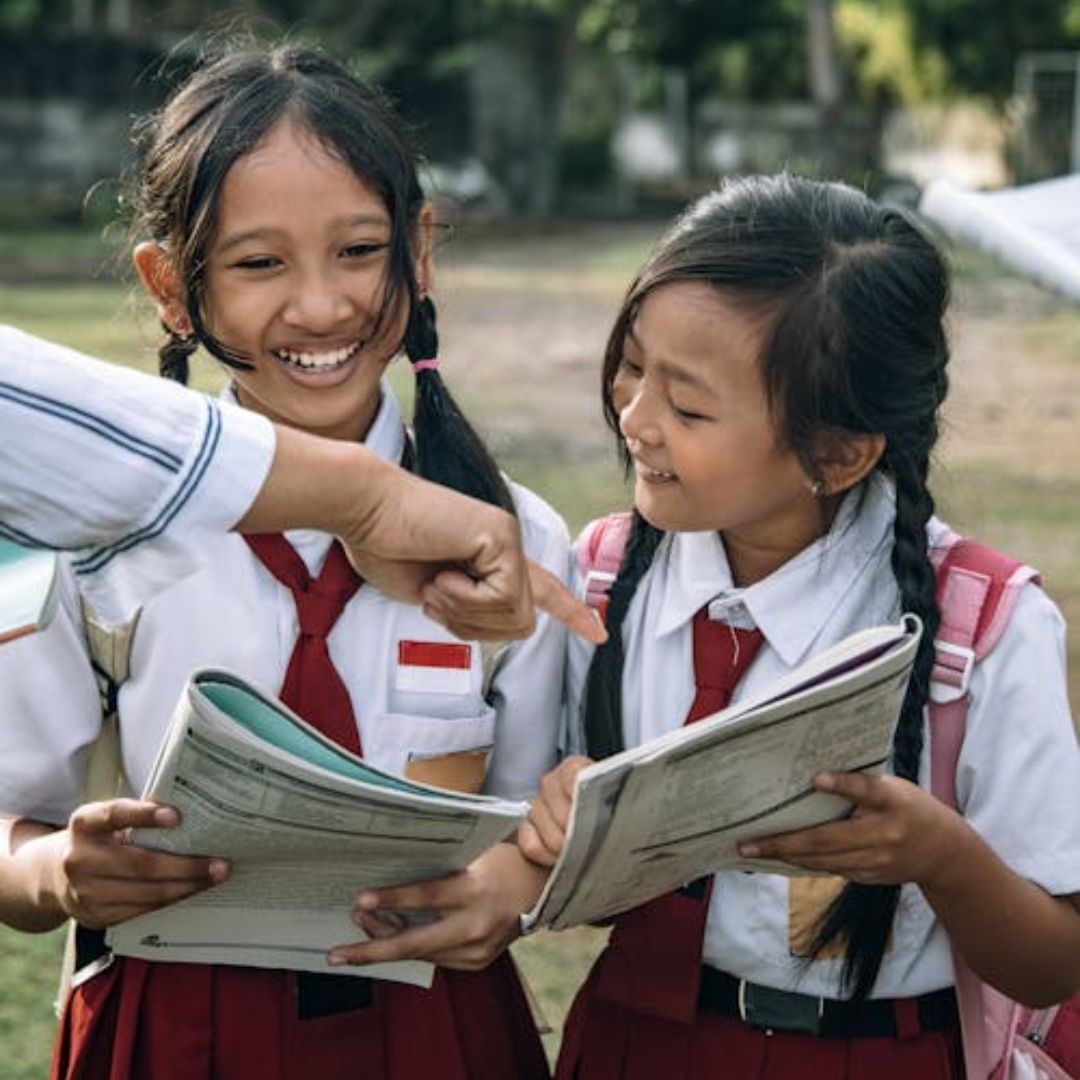 Understanding Language Learning in Indonesian Schools: A Guide for Foreign Families 2 Students learning English