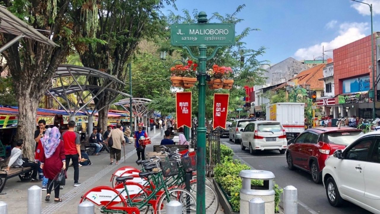 5 Best Neighborhoods in Yogyakarta for Expats, Find the Perfect Place to Call Home! 3 malioboro the Best Neighborhoods in Yogyakarta for Expats