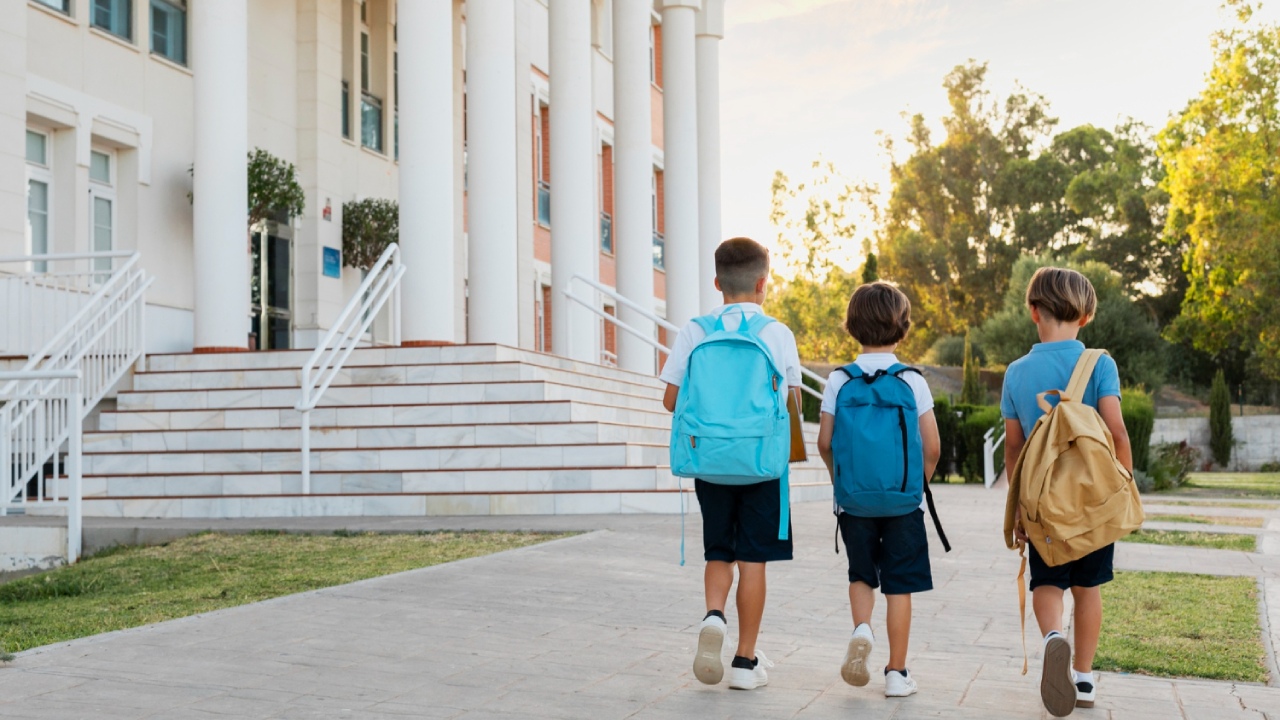 school holiday calendar Indonesia for expat families 2