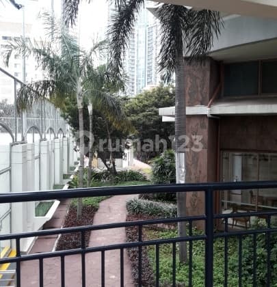 Lantai Rendah 3-2 Bedromsthe Near Ascot & Rafles Hotel, Jakarta