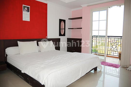 Apartment With Strategic Location Apartment With Strategic Location