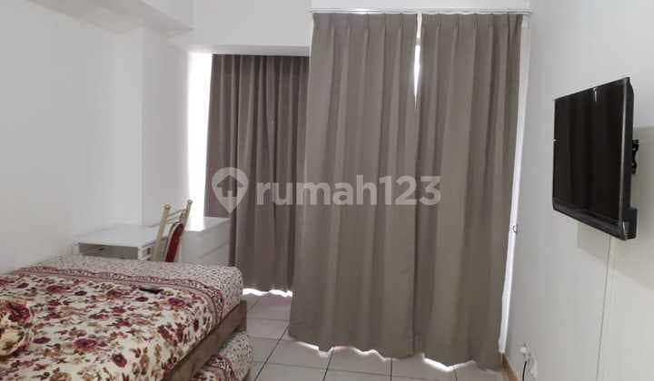 Nyaman aman, studio midtown, view city n kolam renang, jalan kaki ke SMS