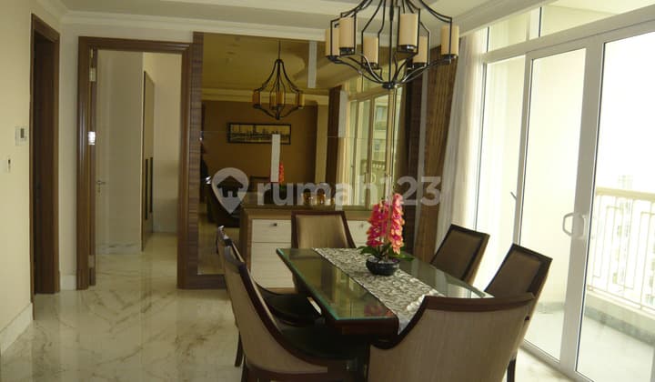 Apartemen Botanica 3+1BR
