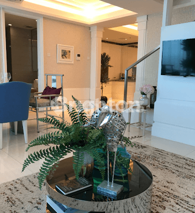 APARTMENT LUX DI ATAS MALL PAKUWON (LA RIZ)