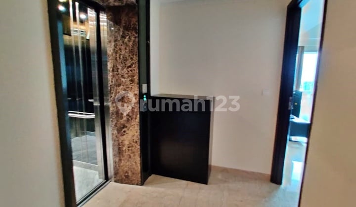 3 Beds, Private Lift, Free Parking for 2 Cars