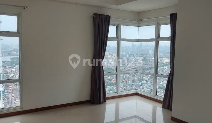 Condominium Green Bay Ukr Besar