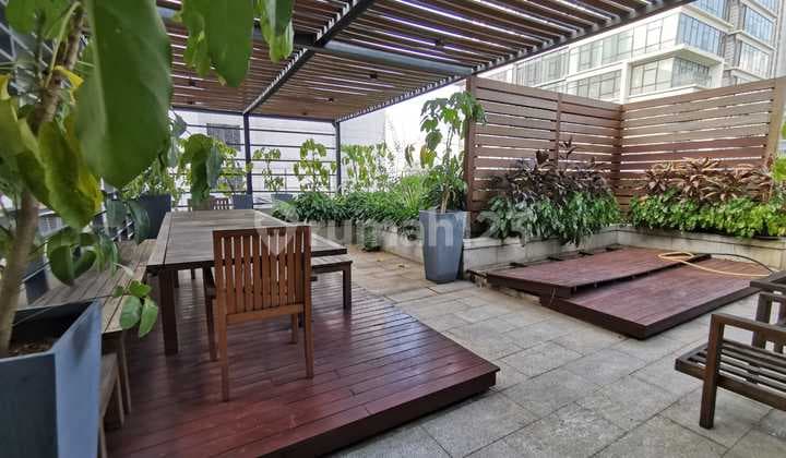 For Sale: Verde 1 Apartment, Luxury 3 Bedroom, South Tower, Mid Floor, Sky Garden with Private Large Garden - Jakarta