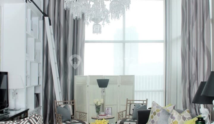 Luxury and fully renovated 3 bedroom at Senopati Suites