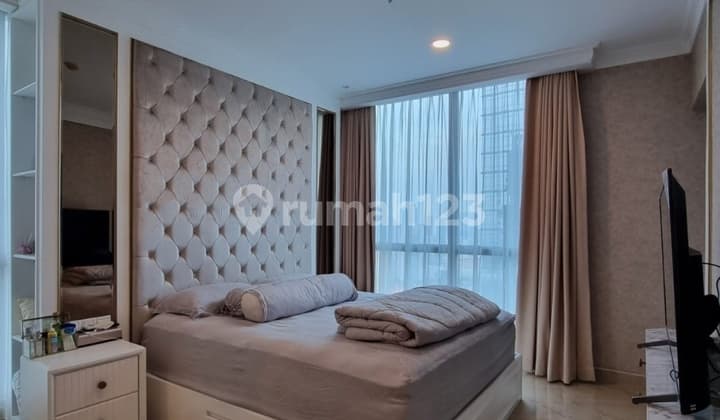 DIJUAL APARTEMEN RESIDENCES 8 SENOPATI dgn PRIVATE LIFT, SEMI FURNISH