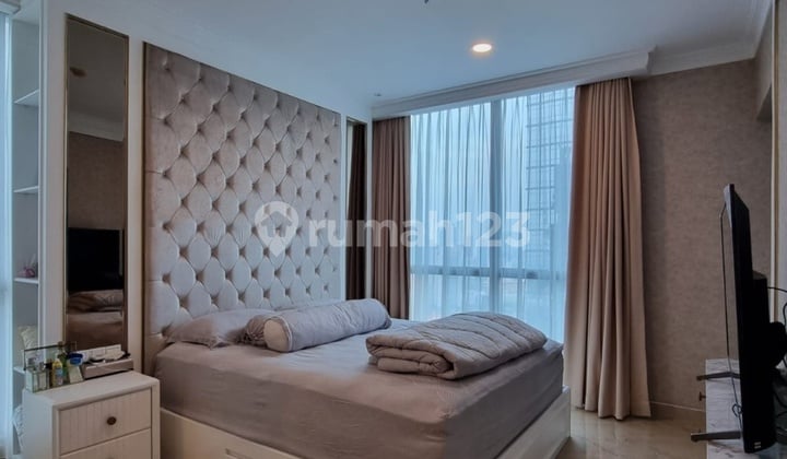DIJUAL APARTEMEN RESIDENCES 8 SENOPATI dgn PRIVATE LIFT, SEMI FURNISH