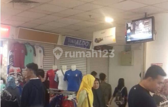 Kios Tanah Abang , Lantai 2