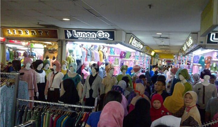 Kios Tanah Abang , Poisisi Hoek Kios Tanah Abang , Poisisi Hoek