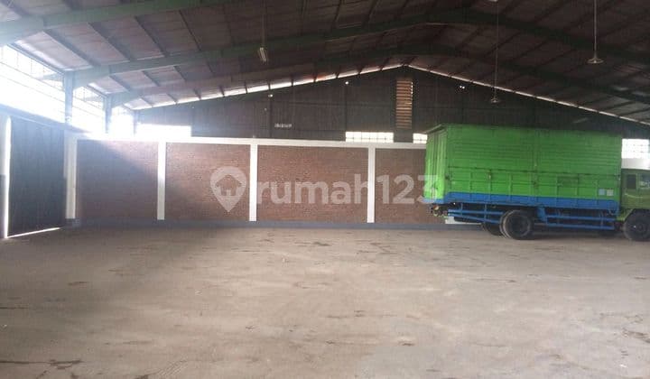 Warehouse near toll access.