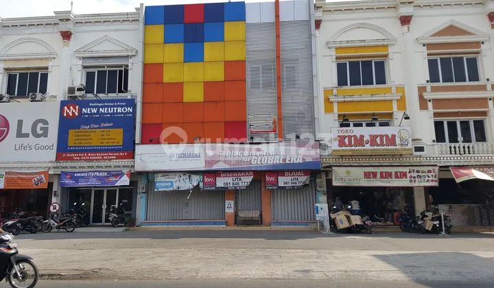 Ruko 3 lantai Istimewa di jl Godean Jogjakarta Ruko 3 lantai Istimewa di jl Godean Jogjakarta