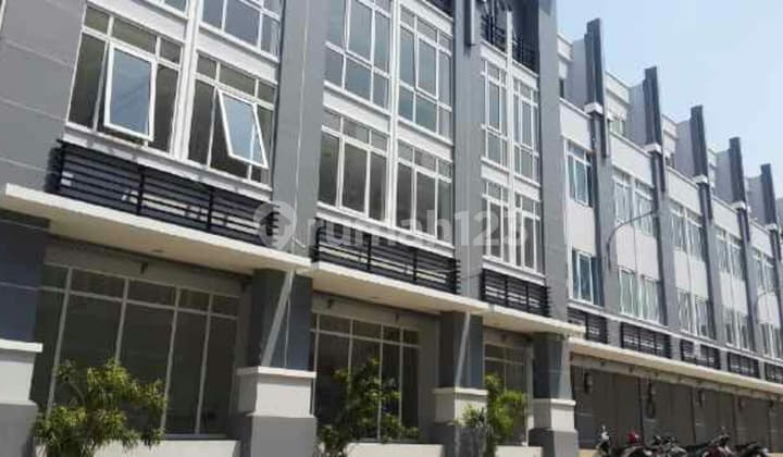 READY-TO-USE 4-STOREY SHOPHOUSE WITH GOODS LIFT IN CITY CENTER