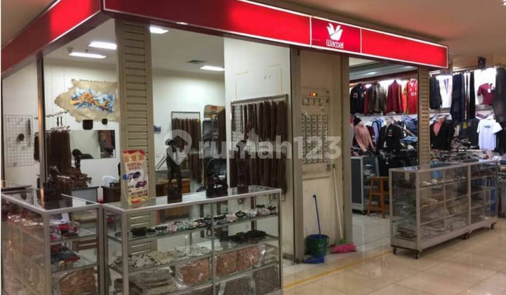 Kios Gandeng Mangga 2 Square, Hoek