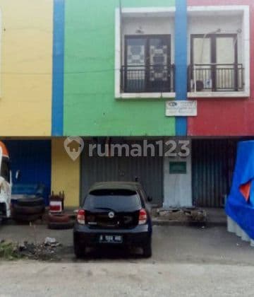 ruko di pinggir jalan di taman royal, cipondoh