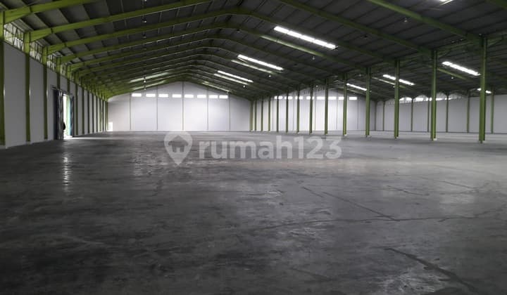 Gudang Siap Pakai 3.900m2 Loading Dock Delta Silicon Bekasi