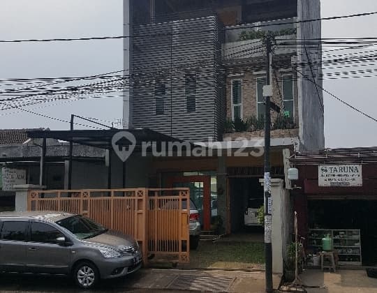 Kantor Minimalis ditepi jalan Raya