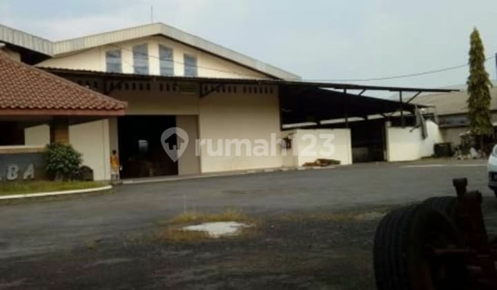 warehouse in the industrial area of Cirebon