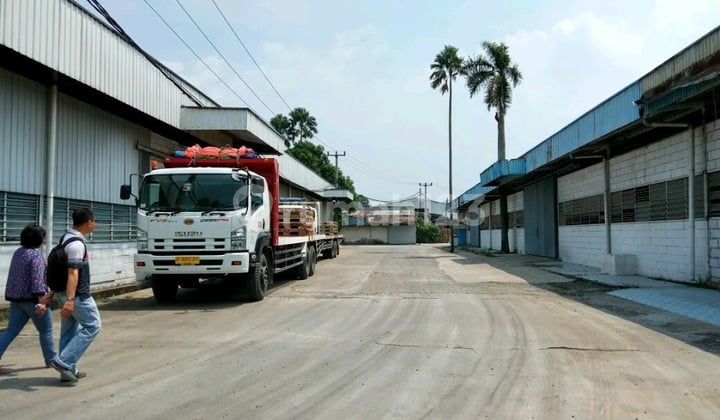 GUdang SiapPakai 3200m2 Jl Raya Bogor Akses Kont 40Feet