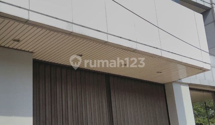 Gedung di Gajah Mada Lokasi Strategis