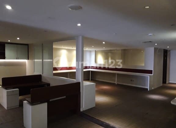 Ruang Kantor di Gedung Sonatopas Tower,sudirman,jakarta Selatan