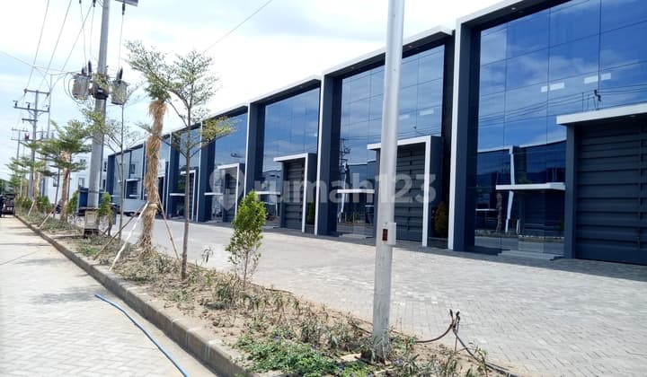 Fortune Industrial Warehouse, Surabaya. 5 Minutes to Juanda Toll Road.