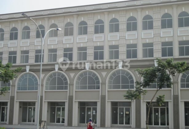 For Rent: Colosseum Shop House in Green Lake City, Ideal for Restaurant, Busy Location. For Rent: Colosseum Shop House in Green Lake City, Ideal for Restaurant, Busy Location.