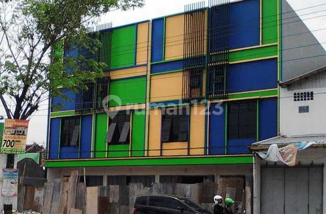 Seberang Palur Plaza 4 unit ,cocok untuk Bank , bisa gandeng , cocok untuk apotik 24jam