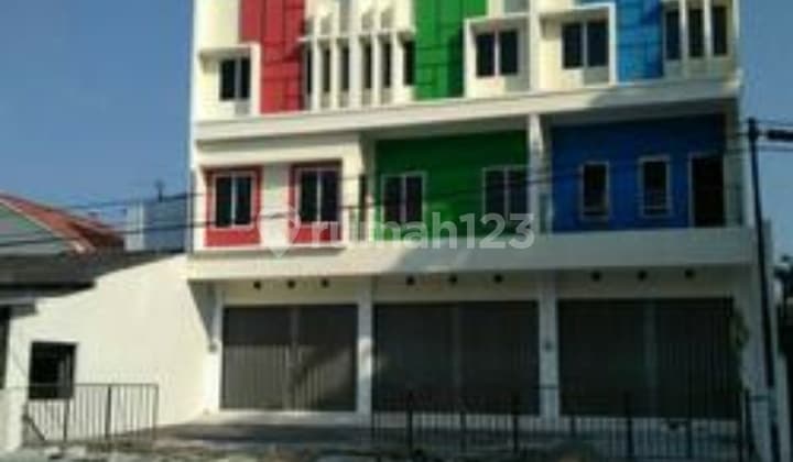 Ruko Bagus 3 Lantai di Jalan Letjen Suprapto Sumber Banjarsari Solo