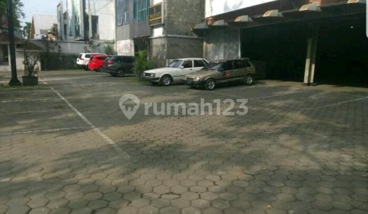 Gedung serba guna Mainroad Pelajar pejuang ex karoke Sangat cocok untuk berbagai usaha