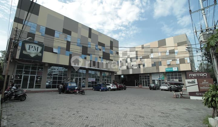 Ruko 3,5 lantai Metro Square jalan Imam Bonjol, Semarang
