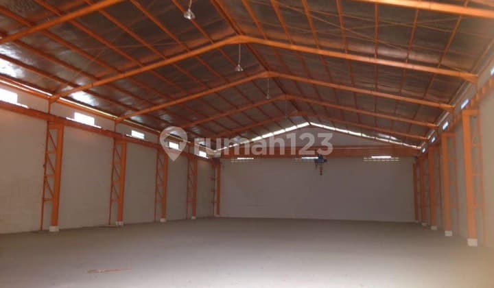 GUdang Sentul 1000 m2 ada crane 5 ton akses kontainer