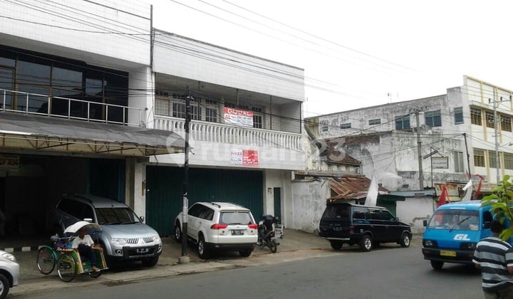 STRATEGIC 3-STOREY SHOPHOUSE IN YULIUS USMAN, KLOJEN, MALANG