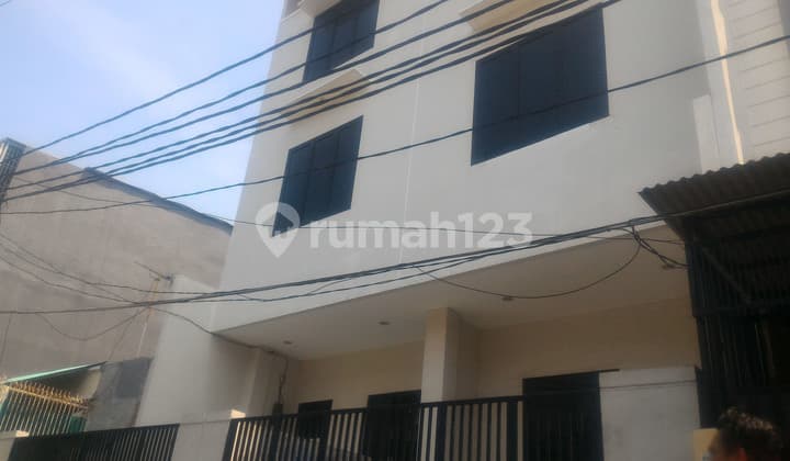 Ruko di Jelambar, Bangunan Kokoh, Konstruksi Baja WF, Bangunan Baru